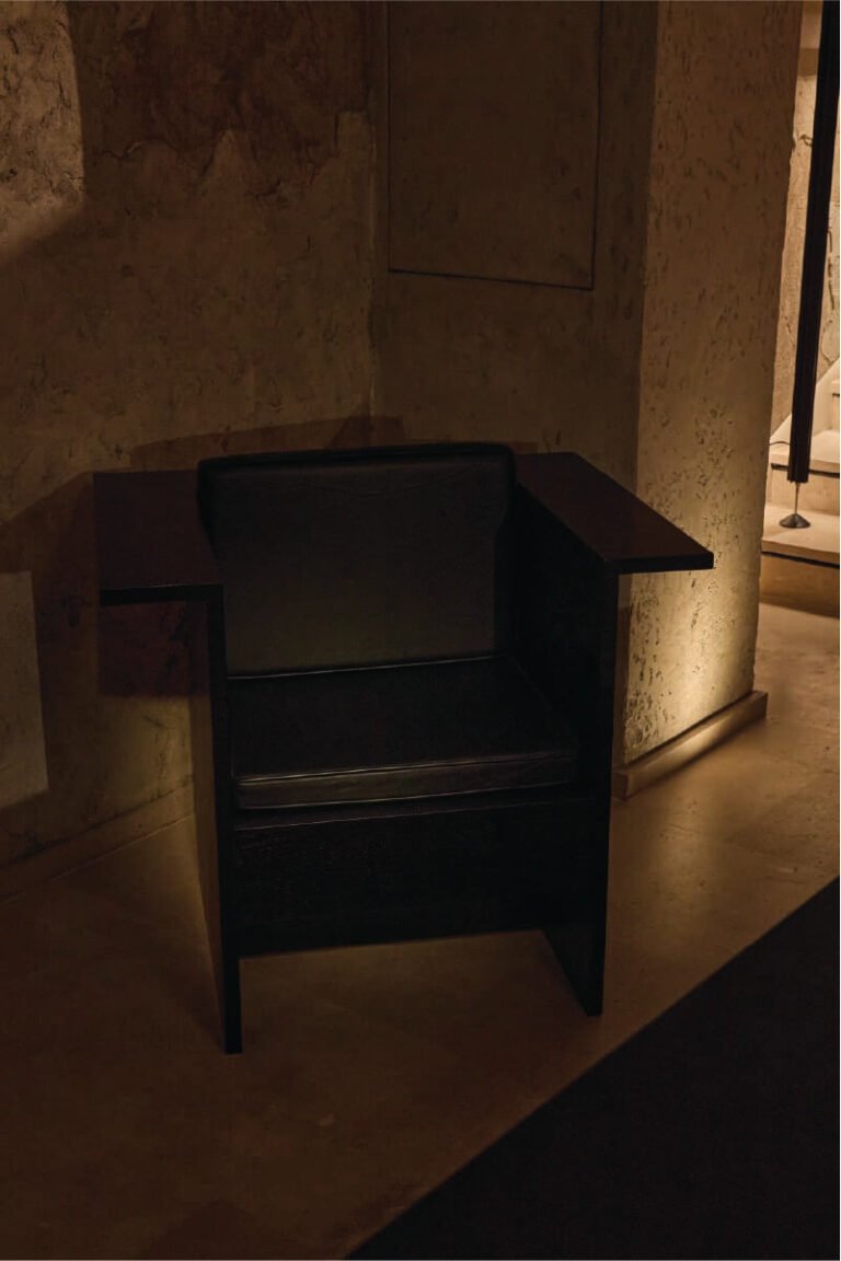 Sillón diseño del estudio Sáenz de Oiza | Mobiliario de Javier Sáenz de Oiza | POLIGHT